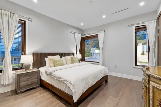 2052 Inglewood Avenue, West Vancouver For Sale - image 15