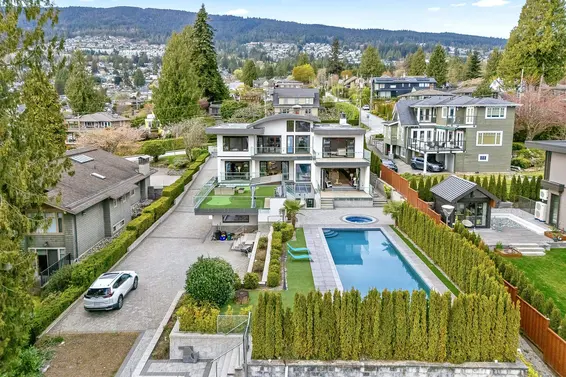 2052 Inglewood Avenue, West Vancouver For Sale - image 2