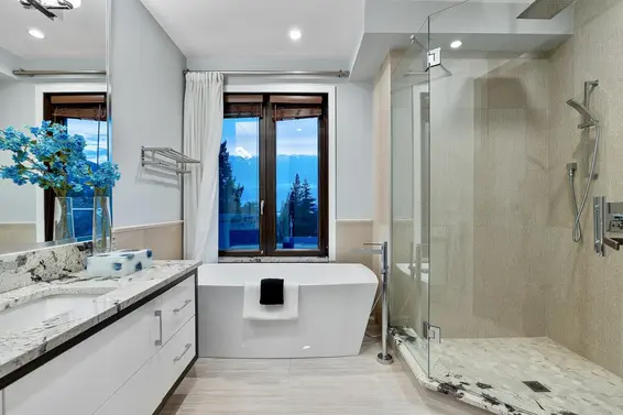 2052 Inglewood Avenue, West Vancouver For Sale - image 27