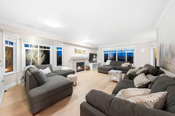206 288 East 6th Street, North Vancouver