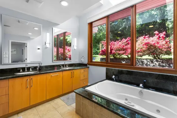 537 Eastcot Road, West Vancouver For Sale - image 25