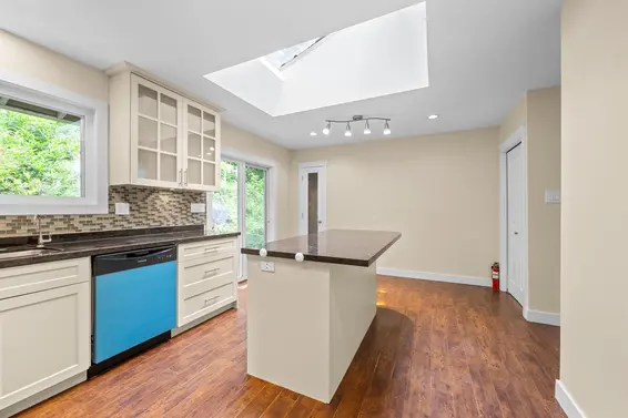 3849 Bayridge Avenue, West Vancouver For Sale - image 13