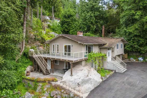 3849 Bayridge Avenue, West Vancouver For Sale - image 2