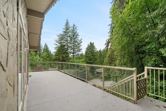 3849 Bayridge Avenue, West Vancouver For Sale - image 23