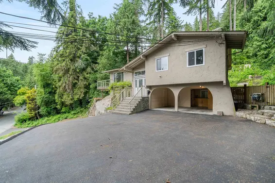 3849 Bayridge Avenue, West Vancouver For Sale - image 3