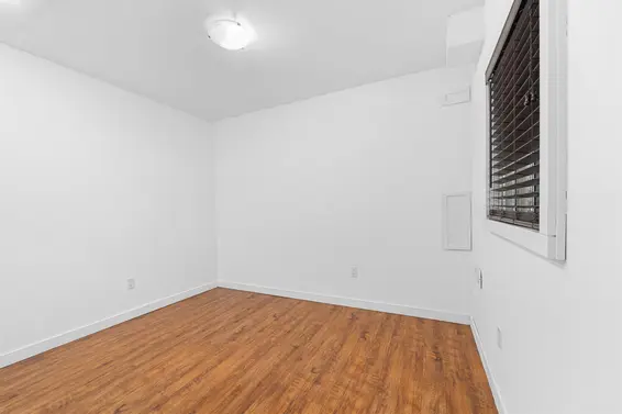 3849 Bayridge Avenue, West Vancouver For Sale - image 32