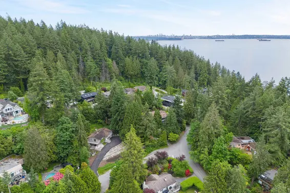 3849 Bayridge Avenue, West Vancouver For Sale - image 39