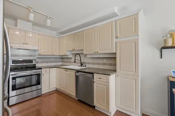 3 222 East 5th Street, North Vancouver For Sale - image 17