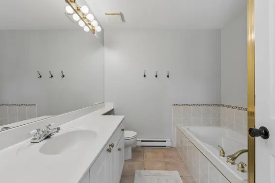 3 222 East 5th Street, North Vancouver For Sale - image 25
