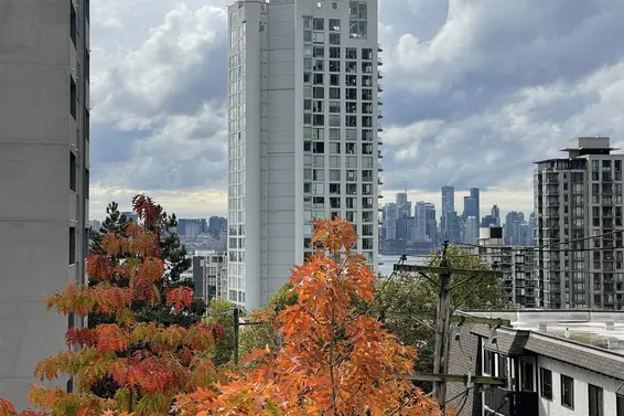 303 111 West 5Th Street, North Vancouver