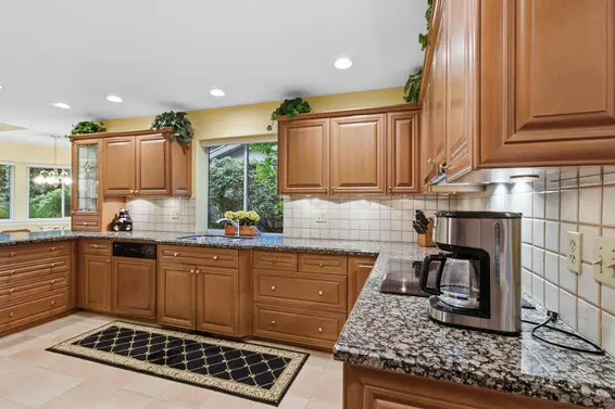 6960 Odlum Court, West Vancouver For Sale - image 11
