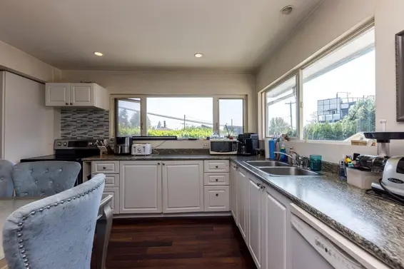 1737 Larson Road, North Vancouver For Sale - image 11