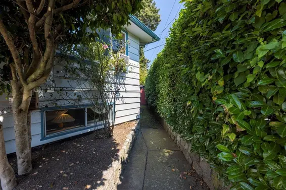 1737 Larson Road, North Vancouver For Sale - image 28