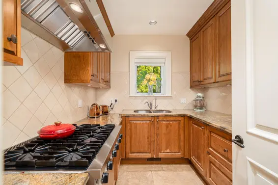 2356 Kadlec Court, West Vancouver For Sale - image 17
