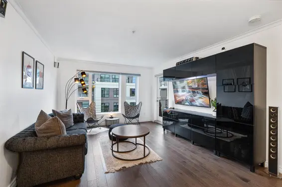 318 221 East 3rd Street, North Vancouver For Sale - image 4
