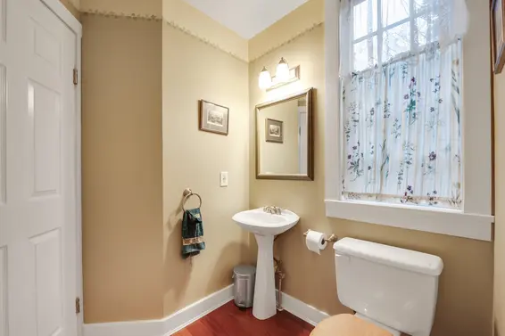 1509 Mahon Avenue, North Vancouver For Sale - image 7