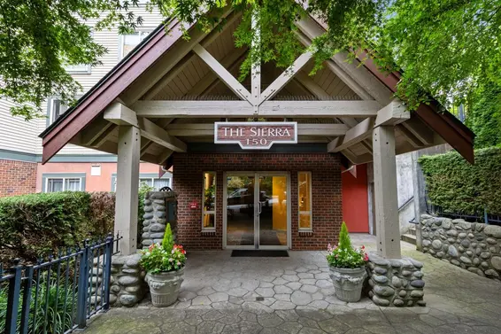 311 150 West 22nd Street, North Vancouver