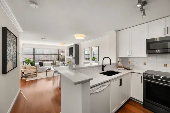 301 124 West 3rd Street, North Vancouver For Sale - image 2