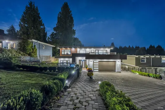 929 Canyon Boulevard, North Vancouver For Sale - image 2