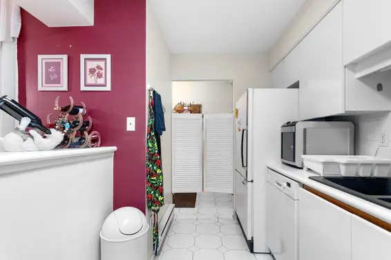 301 106 West Kings Road, North Vancouver For Sale - image 6