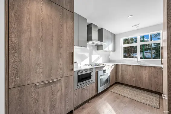 4 1960 Glenaire Drive, North Vancouver For Sale - image 12