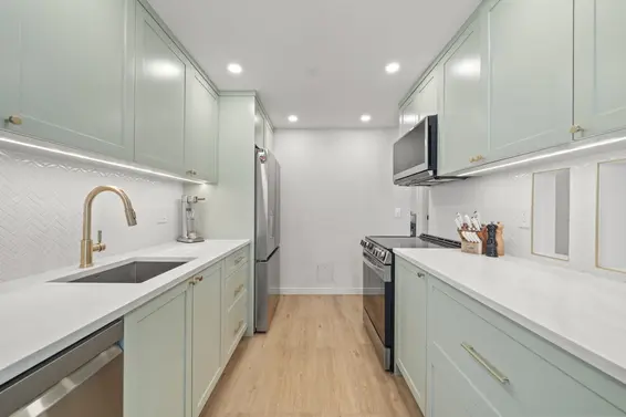 206 327 West 2nd Street, North Vancouver