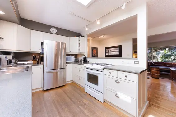 4482 Cove Cliff Road, North Vancouver For Sale - image 10