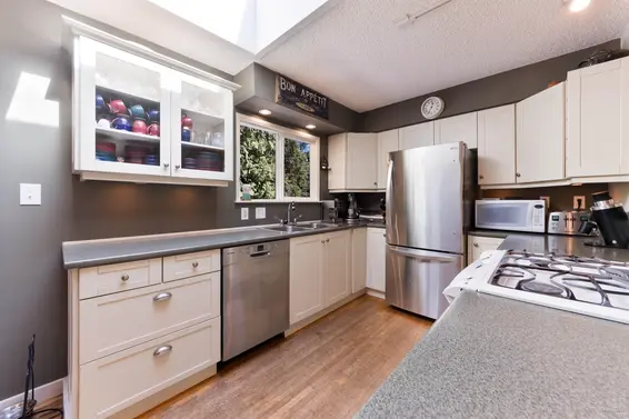 4482 Cove Cliff Road, North Vancouver For Sale - image 11