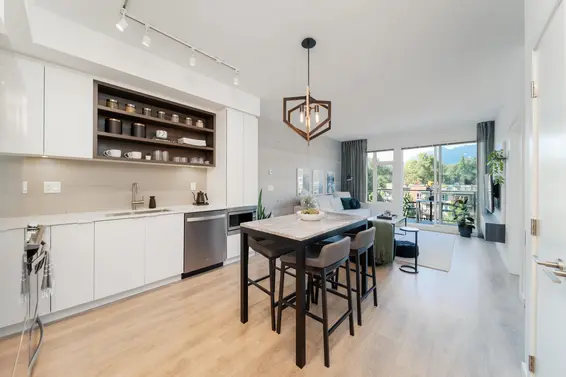 517 725 Marine Drive, North Vancouver For Sale - image 9