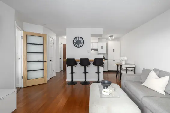 111 175 East 4th Street, North Vancouver