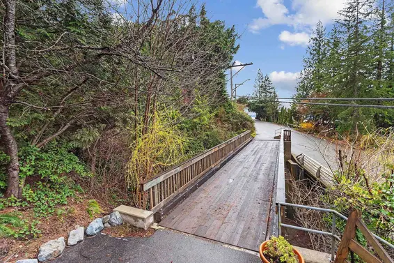 325 Bayview Road, Lions Bay For Sale - image 2