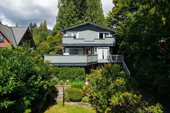 368 East Kings Road, North Vancouver