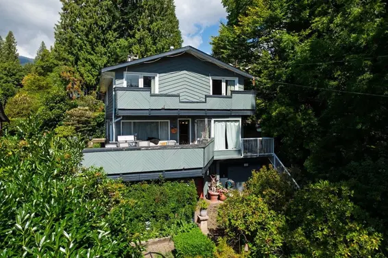 368 East Kings Road, North Vancouver For Sale - image 2