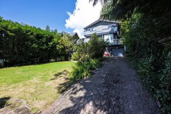 368 East Kings Road, North Vancouver For Sale - image 3