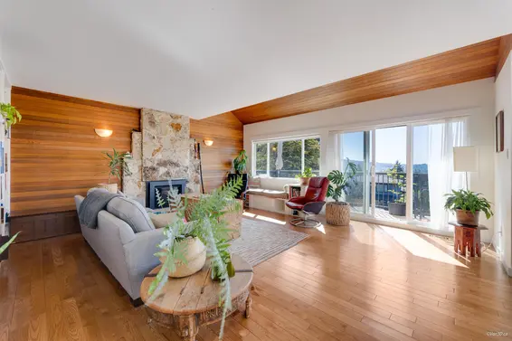1140 Cloverley Street, North Vancouver For Sale - image 15