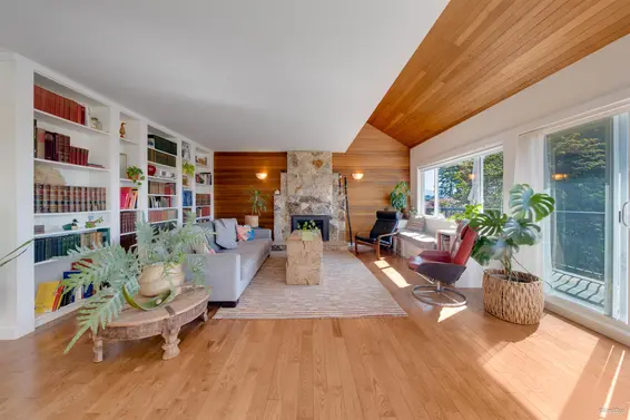 1140 Cloverley Street, North Vancouver For Sale - image 16