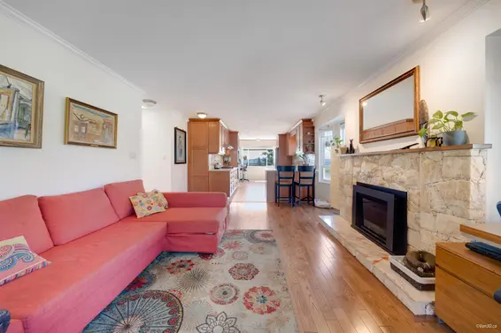 1140 Cloverley Street, North Vancouver For Sale - image 19