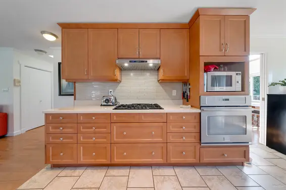 1140 Cloverley Street, North Vancouver For Sale - image 22