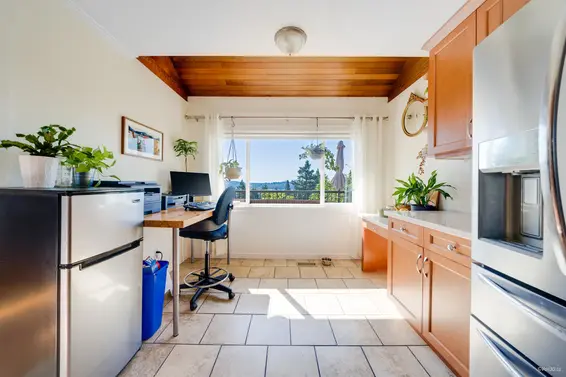 1140 Cloverley Street, North Vancouver For Sale - image 23