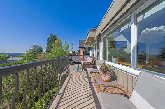 1140 Cloverley Street, North Vancouver For Sale - image 27