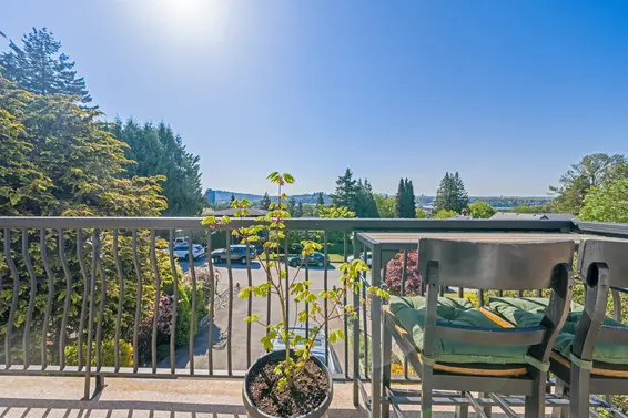 1140 Cloverley Street, North Vancouver For Sale - image 28