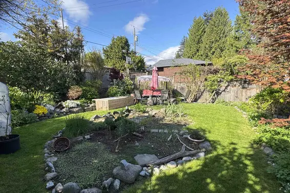 1140 Cloverley Street, North Vancouver For Sale - image 6
