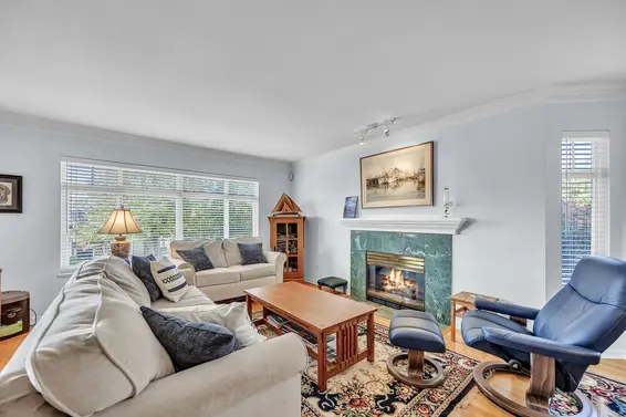 201 288 East 6th Street, North Vancouver For Sale - image 3