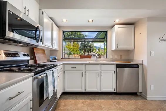 2940 Colwood Drive, North Vancouver For Sale - image 13