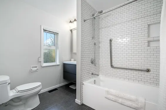 2940 Colwood Drive, North Vancouver For Sale - image 20