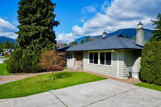 2940 Colwood Drive, North Vancouver For Sale - image 3