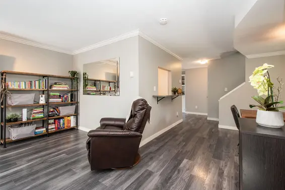 20 838 Tobruck Avenue, North Vancouver For Sale - image 2