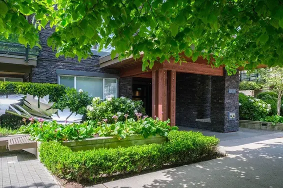 118 3205 Mountain Highway, North Vancouver
