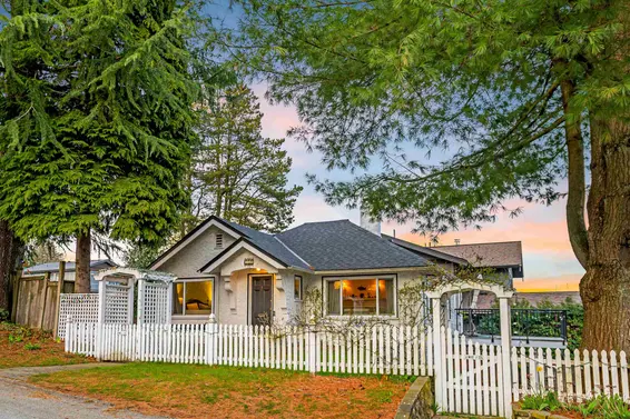 550 Sutherland Avenue, North Vancouver