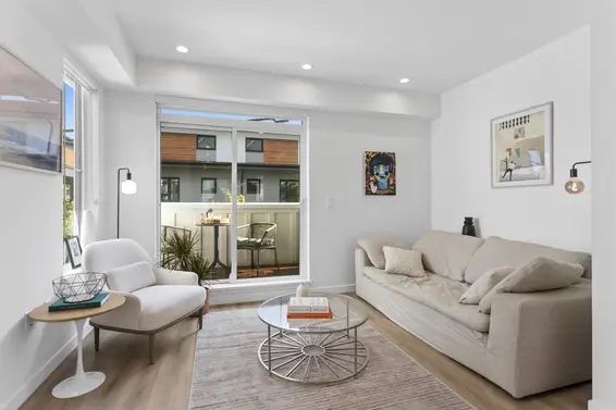 21 237 Ridgeway Avenue, North Vancouver For Sale - image 2